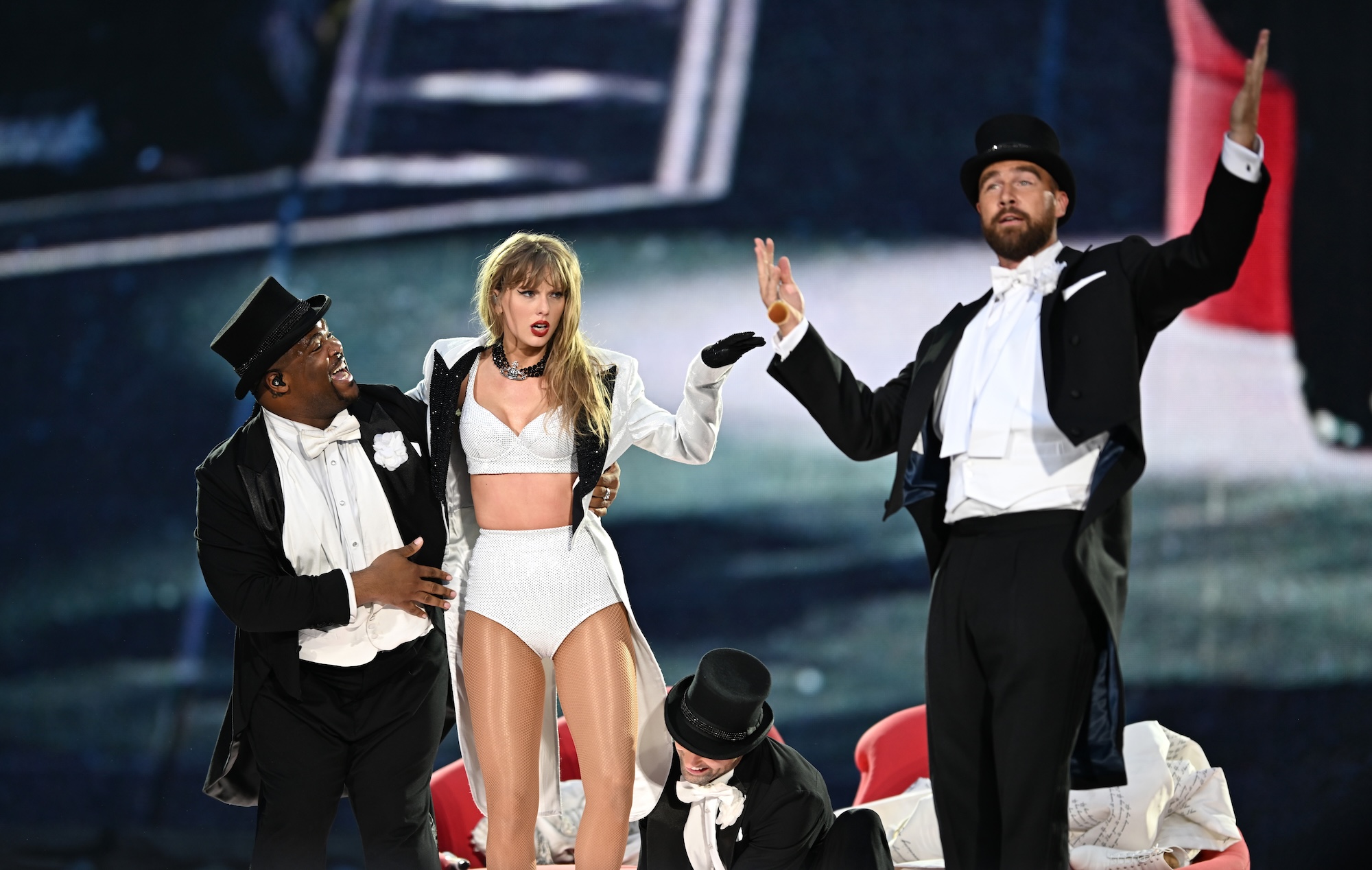 Eric Stonestreet Shares How He Reacted to Travis Kelce Dating Taylor Swift