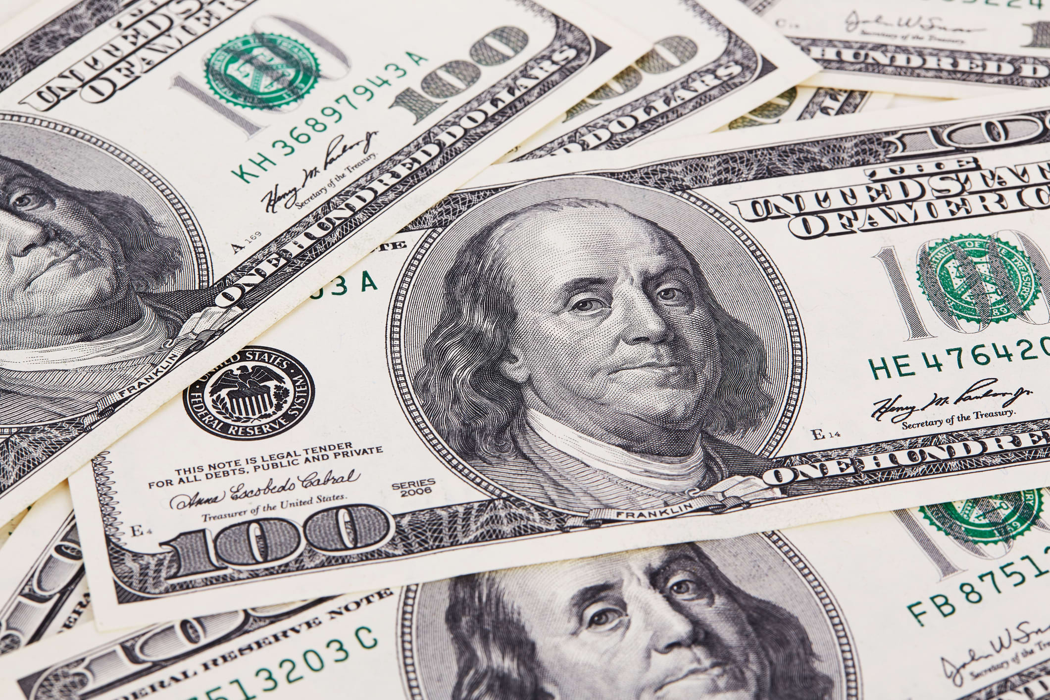 Dollar rises, Loonie falls as Trump announces new tariffs