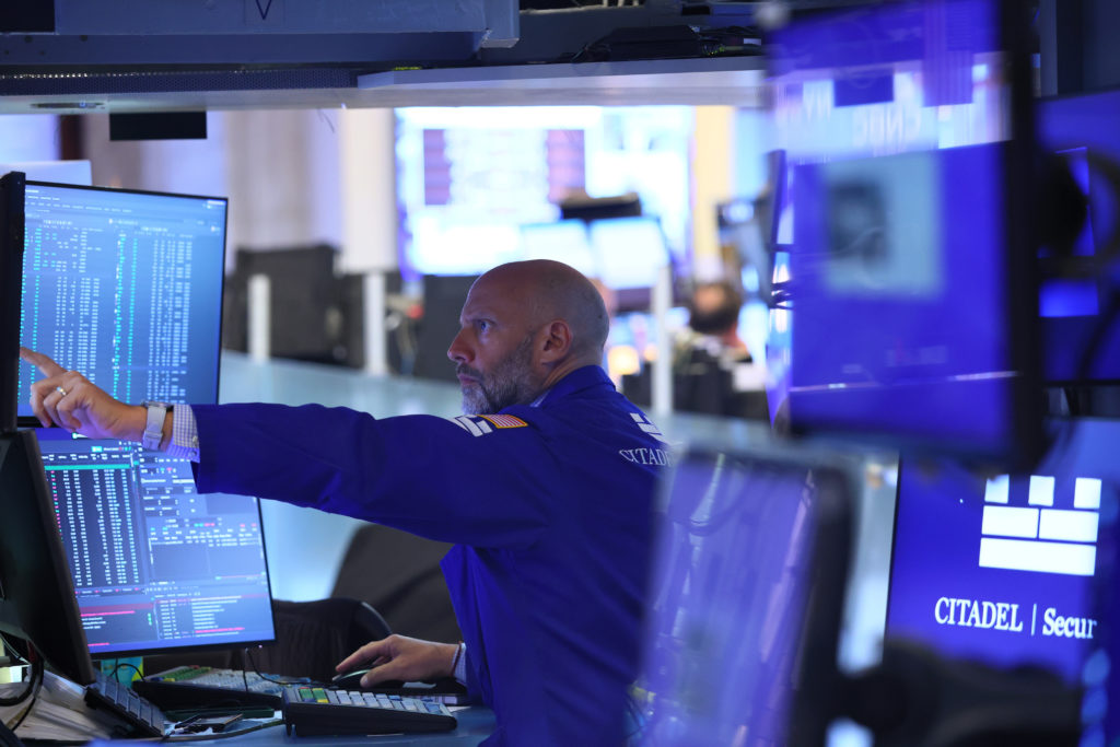U.S. stocks move lower and pull S&amp;P 500 back from its record